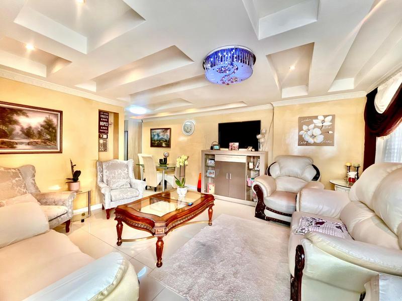 4 Bedroom Property for Sale in Rocklands Western Cape